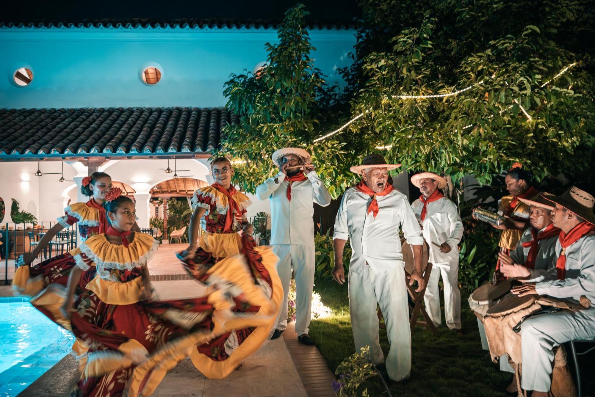 Karakali Boutique Hotel Mompos Dış mekan fotoğraf
